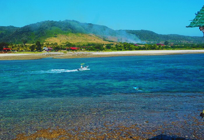 Maluk Beach, Sumbawa Island . travelercounty